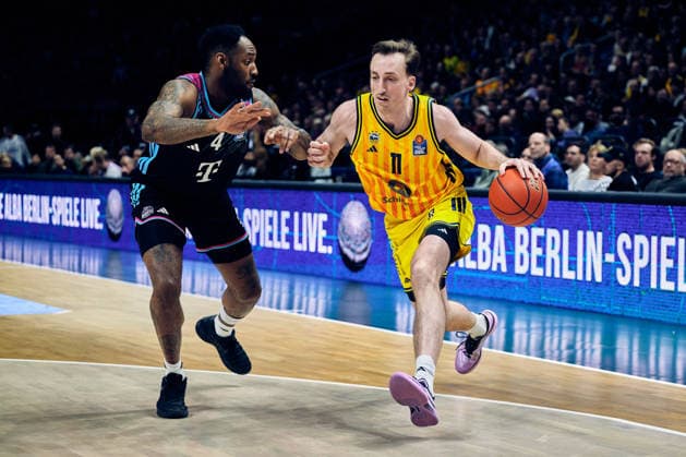 Moses Wood (Alba Berlin, 11), Jeff Garrett Jr. (Telekom Baskets Bonn, 04), GER, ALBA Berlin vs. Telekom Baskets Bonn, Basketball Herren, easy Credit BBL, Saison 2025 2026, 30. Spieltag, 20.04.2026 GER, ALBA Berlin vs. Telekom Baskets Bonn, Basketball Herren, easy Credit BBL, Saison 2025 2026, 30. Spieltag, 20.04.2026 Berlin