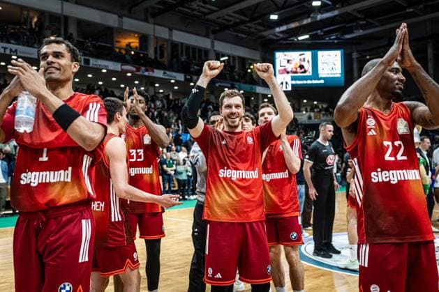 Osacar das silva (FC Bayern Muenchen Basketball) , Andreas Obst (FC Bayern Muenchen Basketball), Isiaha Mike (FC Bayern Muenchen Basketball) jubeln, Vet Concept Gladiators Trier vs FC Bayern Muenchen Basketball , Basketball, easyCredit BBL, 30. Spieltag, Saison 2025 2026, 20.04.2026 Vet Concept Gladiators Trier vs FC Bayern Muenchen Basketball , Basketball, easyCredit BBL, 30. Spieltag, Saison 2025 2026, 20.04.2026 *** Osacar das silva FC Bayern Muenchen Basketball , Andreas Obst FC Bayern Muenchen Basketball , Isiaha Mike FC Bayern Muenchen Basketball cheer, Vet Concept Gladiators Trier vs FC Bayern Muenchen Basketball , Basketball, easyCredit BBL, Matchday 30, Season 2025 2026, 20 04 2026 Vet Concept Gladiators Trier vs FC Bayern Muenchen Basketball , Basketball, easyCredit BBL, Matchday 30, Season 2025 2026, 20 04 2026 Copyright: xEibner-Pressefoto AlexanderxNeisx EP_ANS