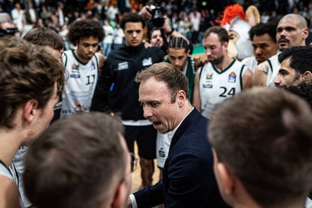 Jacques Schneider (Gladiators Trier) nach spiel mit Team, Vet Concept Gladiators Trier vs FC Bayern Muenchen Basketball , Basketball, easyCredit BBL, 30. Spieltag, Saison 2025 2026, 20.04.2026 Vet Concept Gladiators Trier vs FC Bayern Muenchen Basketball , Basketball, easyCredit BBL, 30. Spieltag, Saison 2025 2026, 20.04.2026 Copyright: xEibner-Pressefoto AlexanderxNeisx EP_ANS