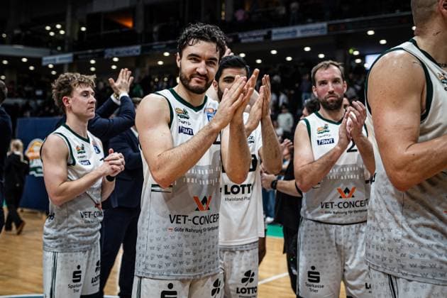 Steven Ashworth (Gladiators Trier), Clayton Guillozet (Gladiators Trier), JJ Mann (Gladiators Trier), Vet Concept Gladiators Trier vs FC Bayern Muenchen Basketball , Basketball, easyCredit BBL, 30. Spieltag, Saison 2025 2026, 20.04.2026 Vet Concept Gladiators Trier vs FC Bayern Muenchen Basketball , Basketball, easyCredit BBL, 30. Spieltag, Saison 2025 2026, 20.04.2026 Copyright: xEibner-Pressefoto AlexanderxNeisx EP_ANS