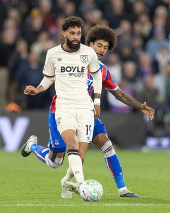 Crystal Palace v West Ham United, Premier League, Football, Selhurst Park, London, UK - 20 Apr 2026 Chris Richards of Crystal Palace FC (26) pressures Pablo of West Ham United (19) London Selhurst Park GBR, UK NEWSPAPERS OUT Copyright: xEllixBirchx