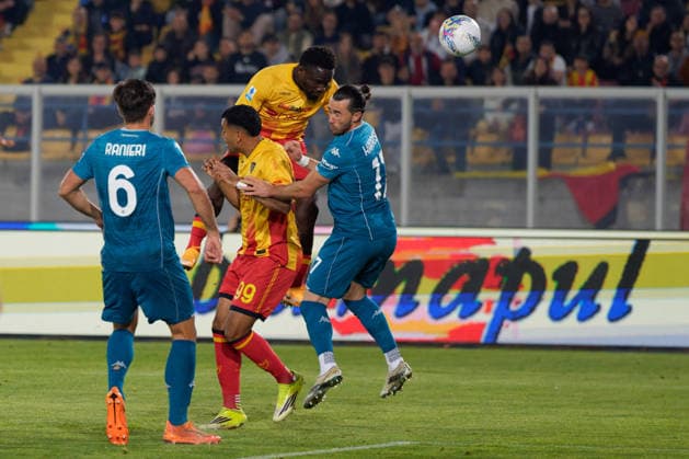 CALCIO - Serie A - US Lecce vs ACF Fiorentina Konan N Dri of US Lecce in action against Jack Harrison of ACF Fiorentina during US Lecce vs ACF Fiorentina, Italian soccer Serie A match in Lecce, Italy, April 20 2026 Lecce Italy  Copyright: xIPAxSport ABACAx