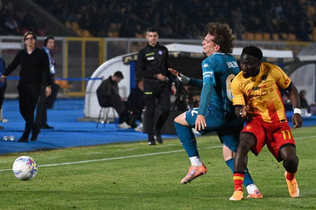 CALCIO - Serie A - US Lecce vs ACF Fiorentina N Dri Konan (Us Lecce) against. Luis Francisco Balbo Vieira (Ac Fiorentina) during US Lecce vs ACF Fiorentina, Italian soccer Serie A match in Lecce, Italy, April 20 2026 Lecce Italy  Copyright: xIPAxSport ABACAx