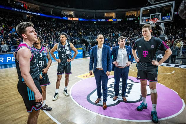 Basketball Berlin 20.04.2026 Saison 2025 2026 EasyCredit BBL 1. Bundesliga Männer, Herren Alba Berlin - Telekom Baskets Bonn niedergeschlagene Bonner