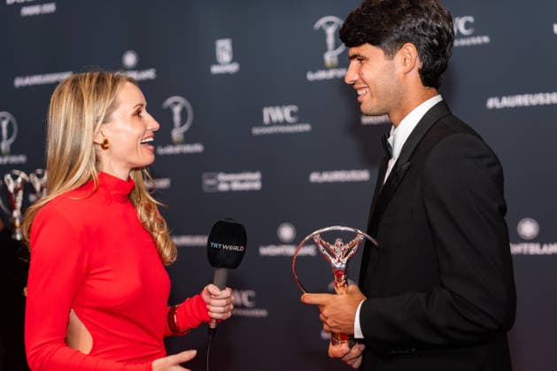 20.04.2026, Laureus Awards 2026 in Madrid - Day 2 Carlos Alcaraz and the Laureus Award Trophy *** 20 04 2026, Laureus Awards 2026 in Madrid Day 2 Carlos Alcaraz and the Laureus Award Trophy Copyright: xBahhoxKarax