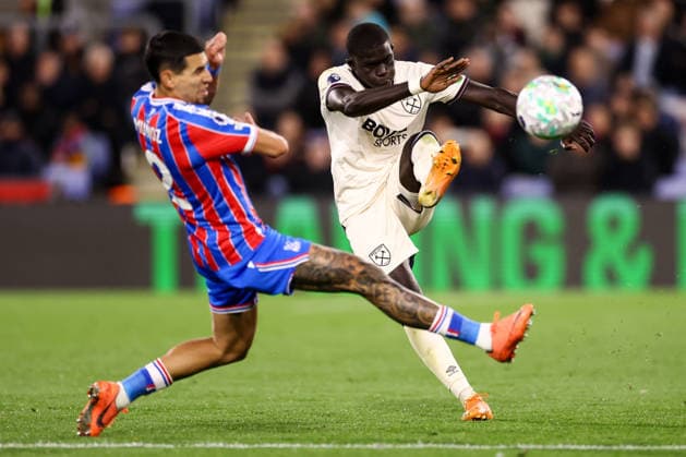 Crystal Palace v West Ham United 20 April 2026, London - Premier League Football - Crystal Palace v West Ham United - El Hadji Malick Diouf of West Ham United and Daniel Munoz of Crystal Palace - Photo: Jacques Feeney Offside. London UK Copyright: xJacquesxFeeneyx xOffsidexOffside