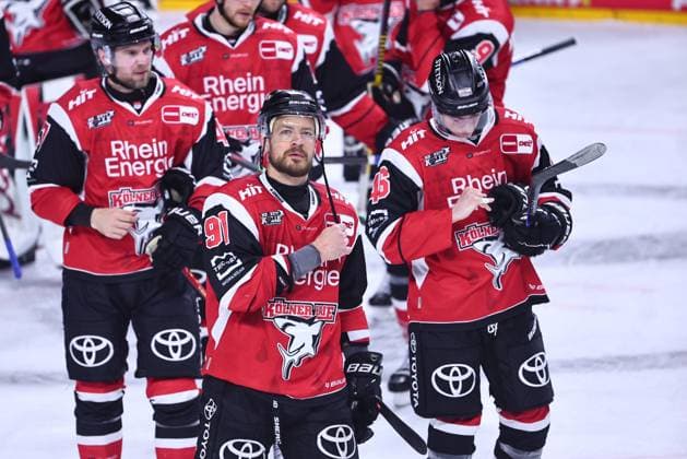 Enttaeuschte Koelner Spieler nach der Niederlage gegen Berlin, Mitte: Moritz Mueller (Koelner Haie, 91) GER, Koelner Haie vs Eisbaeren Berlin, Eishockey, DEL, Halbfinale Spiel 6, Spielzeit 2025 2026, 20.04.2026 GER, Koelner Haie vs Eisbaeren Berlin, Eishockey, DEL, Halbfinale Spiel 6, Spielzeit 2025 2026, 20.04.2026 Koeln *** Disappointed Cologne players after the defeat against Berlin, center Moritz Mueller Koelner Haie, 91 GER, Koelner Haie vs Eisbaeren Berlin, ice hockey, DEL, semi-final game 6, season 2025 2026, 20 04 2026 GER, Koelner Haie vs Eisbaeren Berlin, ice hockey, DEL, semi-final game 6, season 2025 2026, 20 04 2026 Koeln Copyright: xEibner-Pressefoto RenexWeissx EP_RWS