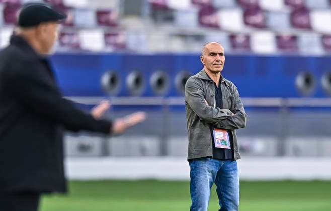 Fußball, Gulf Club CL, Al-Shabab - Zakho SC Zakho vs Al-Shabab AGCFF Gulf Club Champions League Semi-Final Ayoub Odisho, head coach of Zakho reacts during the AGCFF Gulf Club Champions League Semi-Final football match between IraqÕs Zakho and Saudi ArabiaÕs Al-Shabab at Khalifa International Stadium in Doha, Qatar, on April 19, 2026. DOHA Qatar Copyright: xNOUSHADx