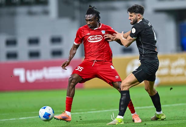Fußball, Gulf Club CL, Al-Shabab - Zakho SC Zakho vs Al-Shabab AGCFF Gulf Club Champions League Semi-Final Deputy Echeta (L) of Zakho and Wesley Hoedt of Al-Shabab in action during the AGCFF Gulf Club Champions League Semi-Final football match between IraqÕs Zakho and Saudi ArabiaÕs Al-Shabab at Khalifa International Stadium in Doha, Qatar, on April 19, 2026. DOHA Qatar Copyright: xNOUSHADx