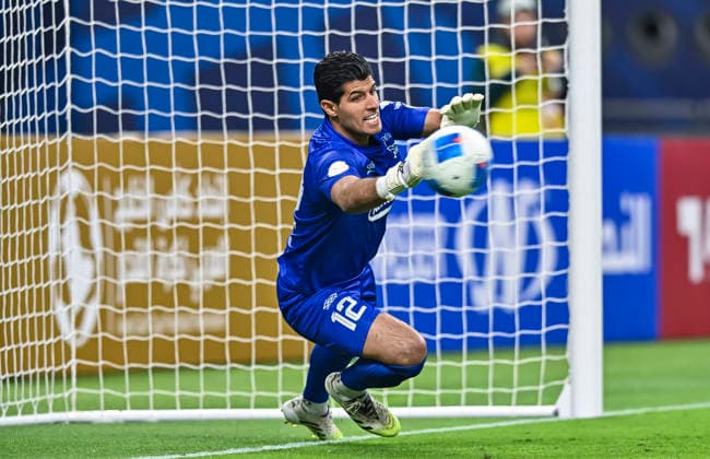 Fußball, Gulf Club CL, Al-Shabab - Zakho SC Zakho vs Al-Shabab AGCFF Gulf Club Champions League Semi-Final Zakho goalkeeper Ali Kadhim Hadi block a ball during the penalty shoot-out during the AGCFF Gulf Club Champions League Semi-Final football match between IraqÕs Zakho and Saudi ArabiaÕs Al-Shabab at Khalifa International Stadium in Doha, Qatar, on April 19, 2026. DOHA Qatar Copyright: xNOUSHADx