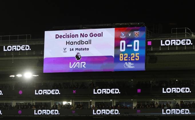 LONDON, ENGLAND, APRIL 20: Video Assistant Referee VAR disallows Ismaila Sarr of Crystal Palace goal for a handball by Jean-Philippe Mateta of Crystal Palace on the big screen during the Premier League match between Crystal Palace FC v West Ham United FC at Selhurst Park Stadium, London, England, on April 20. (Photo by Daniel Weir) Copyright: xDanielxWeir SportsxPressxPhotox Sportspressphoto_SPR133783