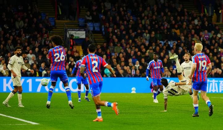 Valentin Castellanos of West Ham United with an overhead attempt Crystal Palace v West Ham United, Premier League, Football, Selhurst Park, London, UK - 20 Apr 2026London Selhurst Park United Kingdom EDITORIAL USE ONLY No use with unauthorised audio, video, data, fixture lists, club league logos or live services. Online in-match use limited to 120 images, no video emulation. No use in betting, games or single club league player publications. Copyright: xJavierxGarcia Shutterstockx 16837160ae