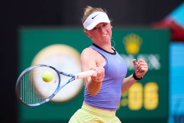 Mutua Madrid Open - Day Two Laura Samson of Czech Republic plays a forehand against Tatjana Maria of Germany during the GirlÕs Singles match on day two of the Mutua Madrid Open at Caja Magica on April 21, 2026, in Madrid, Spain. Madrid Caja Magica Madrid Spain RL_MMO2K26_000212 Copyright: xRicardoxLarreinax