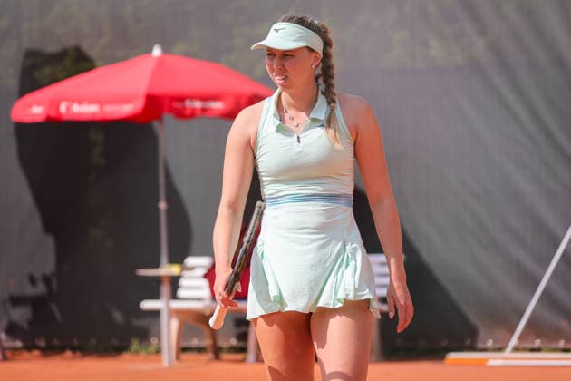 Adrienn Nagy (HUN) during Axion Open 2026, International Tennis match in Chiasso, Switzerland, April 21 2026  Copyright: xRobertaxCorradin IPAxSportx xipa-agency.netx xx IPA_74120964 IPA_Agency_IPA74120964