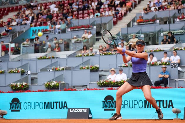 Mutua Madrid Open - Day Two Paula Badosa of Spain plays a backhand against Julia Grabher of Austria during the GirlÕs Singles match on day two of the Mutua Madrid Open at Caja Magica on April 21, 2026, in Madrid, Spain. Madrid Caja Magica Madrid Spain RL_MMO2K26_000262 Copyright: xRicardoxLarreinax