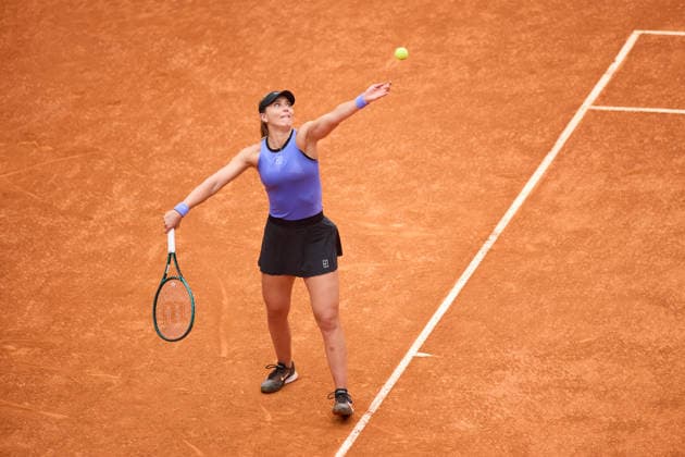 Mutua Madrid Open - Day Two Paula Badosa of Spain serves against Julia Grabher of Austria during the Girl™s Singles match on day two of the Mutua Madrid Open at Caja Magica on April 21, 2026, in Madrid, Spain. Madrid Caja Magica Madrid Spain RL_MMO2K26_000281 Copyright: xRicardoxLarreinax