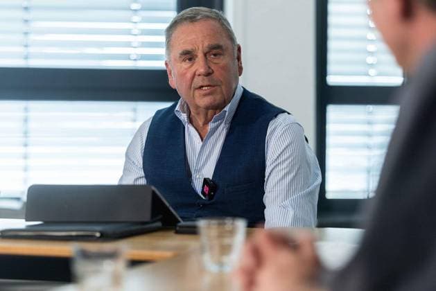 Livestream zum Umbau des Ruhrstadions ** NUR FÜR REDAKTIONELLE ZWECKE ** EDITORIAL USE ONLY **<p>Walter Hellmich ( Bauunternehmer ). Livestream zum Umbau des Ruhrstadions am 21.04.2026 in der WAZ-Redaktion in Bochum. Bochum Copyright: JonasxRichter