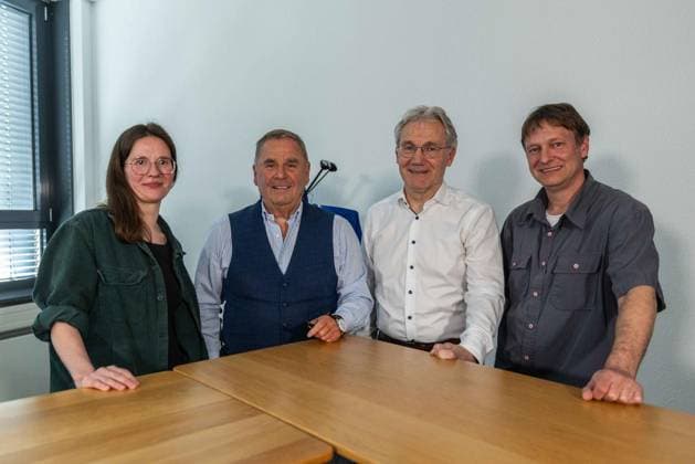 Livestream zum Umbau des Ruhrstadions ** NUR FÜR REDAKTIONELLE ZWECKE ** EDITORIAL USE ONLY **<p>V.l.n.r.: Karoline Schubert ( WAZ ), Walter Hellmich ( Bauunternehmer ), Ralf Meyer ( Sportstädtenbesitzgesellschaft Bochum ), Ralf Ritter ( WAZ ). Livestream zum Umbau des Ruhrstadions am 21.04.2026 in der WAZ-Redaktion in Bochum. Bochum Copyright: JonasxRichter