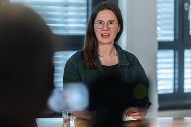 Livestream zum Umbau des Ruhrstadions ** NUR FÜR REDAKTIONELLE ZWECKE ** EDITORIAL USE ONLY **<p>Karoline Schubert ( WAZ ). Livestream zum Umbau des Ruhrstadions am 21.04.2026 in der WAZ-Redaktion in Bochum. Bochum Copyright: JonasxRichter
