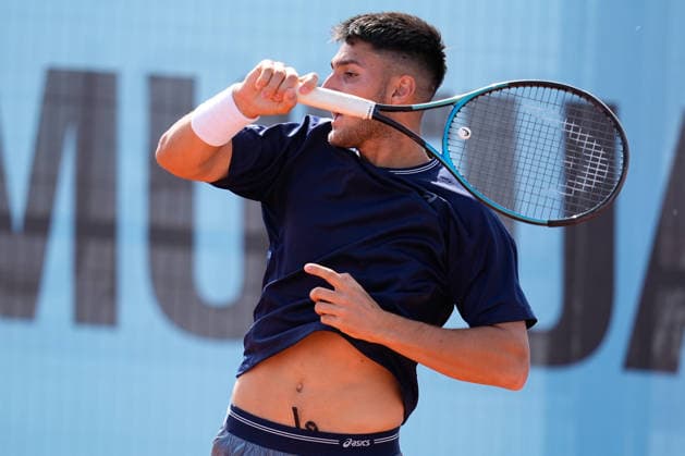 April 21, 2026, Madrid, Madrid, Spain: Pablo Llamas Ruiz of Spain in action against Elmer Moeller of Denmark during the Mutua Madrid Open 2026, ATP, Tennis Herren Masters 1000 and WTA, Tennis Damen 1000, at La Caja Magica on April 21, 2026 in Madrid, Spain. Madrid Spain - ZUMAa181 20260421_zaa_a181_192 Copyright: xDennisxAgyemanx