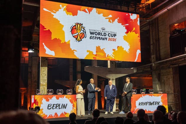 Deutschland: FIBA World Cup Germany 2026 Gruppenauslosung und Hall of Fame Zeremonie, Class of 2026, am 21.04. in Berlin, Kraftwerk: Beginn der Auslosung mit Ingo Weiss, Andreas Zagklis, Brittney Elena, Matthias Killing Copyright: xSvenxHeidmannx