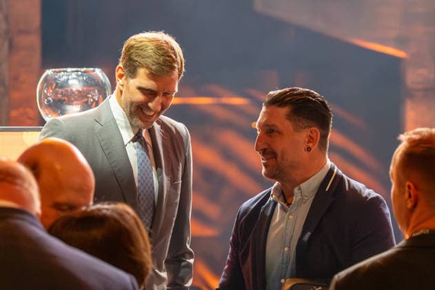 Deutschland: FIBA World Cup Germany 2026 Gruppenauslosung und Hall of Fame Zeremonie, Class of 2026, am 21.04. in Berlin, Kraftwerk: Dirk Nowitzki, Stefan Kretzschmar Copyright: xSvenxHeidmannx