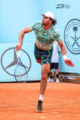 Mutua Madrid Open 2026 - Day 2 Jaime Faria of Portugal competes against Lloyd Harris of South Africa during their Men s Singles match on Day Two of the Mutua Madrid Open at La Caja Magica on April 21, 2026, in Madrid, Spain. Madrid Madrid Spain  Copyright: xMiguelxReisx originalFilename:reis-notitle260421_np1gl.jpg