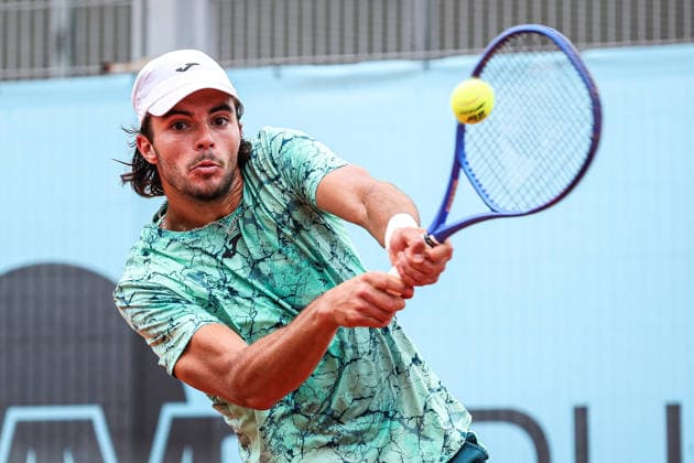 Mutua Madrid Open 2026 - Day 2 Jaime Faria of Portugal competes against Lloyd Harris of South Africa during their Men s Singles match on Day Two of the Mutua Madrid Open at La Caja Magica on April 21, 2026, in Madrid, Spain. Madrid Madrid Spain  Copyright: xMiguelxReisx originalFilename:reis-notitle260421_npXZ1.jpg
