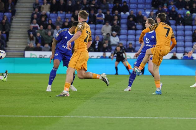 Leicester City v Hull City, EFL Sky Bet Championship GOAL 0-1 Hull City forward Liam Millar (7) fires hoime during the EFL Sky Bet Championship match between Leicester City and Hull City at the King Power Stadium, Leicester, UK on 21 April 2026. Leicester King Power Stadium Leicestershire UK Editorial use only DataCo restrictions apply See www.football-dataco.com , Copyright: xJohnxMallettx PSI-24111-0033