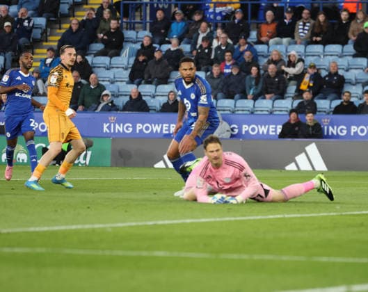 Leicester City v Hull City Sky Bet Championship Liam Millar of Hull City scores the first goal during the Sky Bet Championship match at the King Power Stadium, Leicester 21 04 2026 UK Newspapers OUT Copyright: xAndyxSumnerx FIL-23317-0157