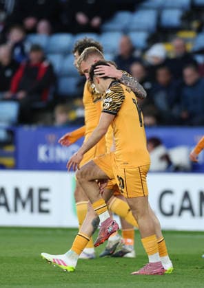 Leicester City v Hull City Sky Bet Championship Oliver McBurnie of Hull City and Mohamed Belloumi of Hull City celebrates the first goal during the Sky Bet Championship match at the King Power Stadium, Leicester 21 04 2026 UK Newspapers OUT Copyright: xAndyxSumnerx FIL-23317-0159