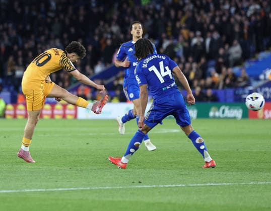 Leicester City v Hull City Sky Bet Championship Mohamed Belloumi of Hull City shoots at goal during the Sky Bet Championship match at the King Power Stadium, Leicester 21 04 2026 UK Newspapers OUT Copyright: xAndyxSumnerx FIL-23317-0185