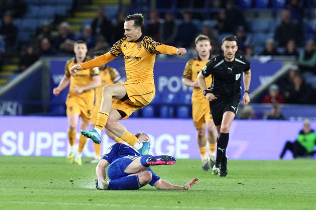 Leicester City v Hull City, EFL Sky Bet Championship Leicester City midfielder Oliver Skipp (22) slides in to win the ball off Hull City defender Ryan Giles (3) during the EFL Sky Bet Championship match between Leicester City and Hull City at the King Power Stadium, Leicester, UK on 21 April 2026. Leicester King Power Stadium Leicestershire UK Editorial use only DataCo restrictions apply See www.football-dataco.com , Copyright: xJohnxMallettx PSI-24111-0048