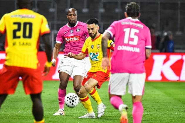 FOOTBALL : RC Lens vs Toulouse FC - Coupe de France - Demi-finale - 21 04 2026 Adrien Thomasson (RC Lens) Djibril SidibÃ (Toulouse FC) LensFrance  Copyright: xBaptistexAutissierx