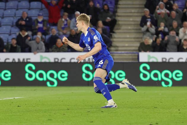 Leicester City v Hull City, EFL Sky Bet Championship GOAL 1-1 Leicester City midfielder Jordan James (6) celebrates scoring from the spot during the EFL Sky Bet Championship match between Leicester City and Hull City at the King Power Stadium, Leicester, UK on 21 April 2026. Leicester King Power Stadium Leicestershire UK Editorial use only DataCo restrictions apply See www.football-dataco.com , Copyright: xJohnxMallettx PSI-24111-0054