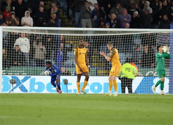 Leicester City v Hull City Sky Bet Championship Hull City players are dejected after conceding the second goal during the Sky Bet Championship match at the King Power Stadium, Leicester 21 04 2026 UK Newspapers OUT Copyright: xAndyxSumnerx FIL-23317-0227