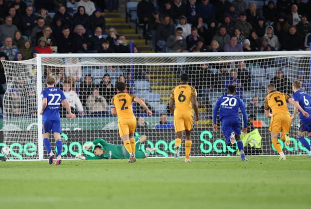 Leicester City v Hull City Sky Bet Championship Jordan James of Leicester City scores the first goal during the Sky Bet Championship match at the King Power Stadium, Leicester 21 04 2026 UK Newspapers OUT Copyright: xAndyxSumnerx FIL-23317-0231