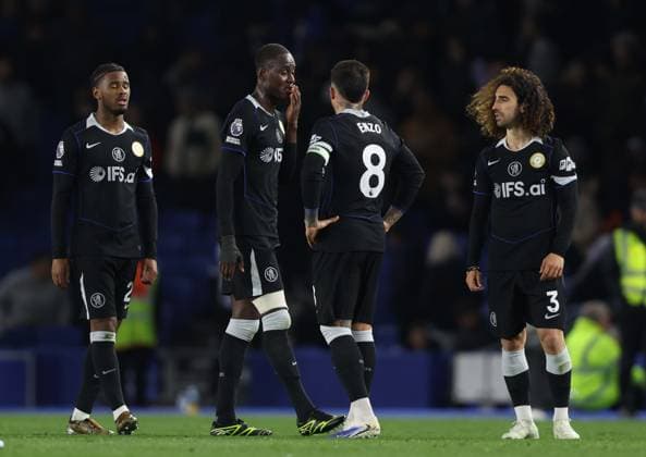 BRIGHTON, ENGLAND, APRIL 21: Jorrel Hato, Trevoh Chalobah, Enzo Fernandez & Marc Cucurella of Chelsea looks disappointed & dejected as they walk off the pitch at half time during the Premier League match between Brighton & Hove Albion FC v Chelsea FC at AMEX Community Stadium, Brighton, England, on April 21. (Photo by Daniel Weir) Copyright: xDanielxWeir SportsxPressxPhotox Sportspressphoto_SPR133990