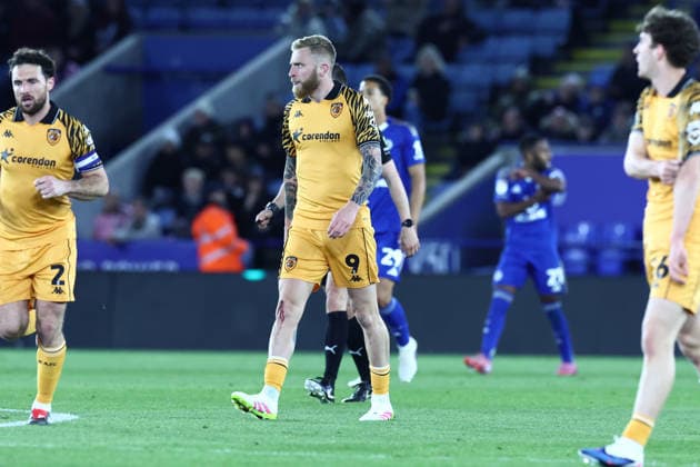 Leicester City v Hull City, EFL Sky Bet Championship GOAL 2-2 goalscorer Hull City forward Oliver McBurnie (9) during the EFL Sky Bet Championship match between Leicester City and Hull City at the King Power Stadium, Leicester, UK on 21 April 2026. Leicester King Power Stadium Leicestershire UK Editorial use only DataCo restrictions apply See www.football-dataco.com , Copyright: xJohnxMallettx PSI-24111-0064