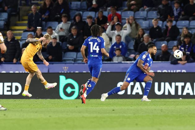 Leicester City v Hull City, EFL Sky Bet Championship GOAL 2-2 Hull City forward Oliver McBurnie (9) fires home the equaliser during the EFL Sky Bet Championship match between Leicester City and Hull City at the King Power Stadium, Leicester, UK on 21 April 2026. Leicester King Power Stadium Leicestershire UK Editorial use only DataCo restrictions apply See www.football-dataco.com , Copyright: xJohnxMallettx PSI-24111-0066