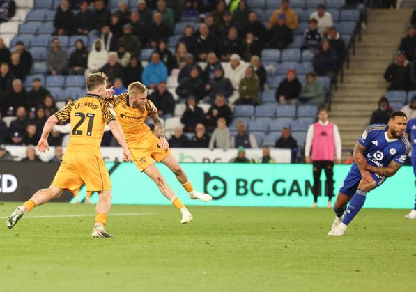 Leicester City v Hull City Sky Bet Championship Oliver McBurnie of Hull City scores the second goal during the Sky Bet Championship match at the King Power Stadium, Leicester 21 04 2026 UK Newspapers OUT Copyright: xAndyxSumnerx FIL-23317-0243