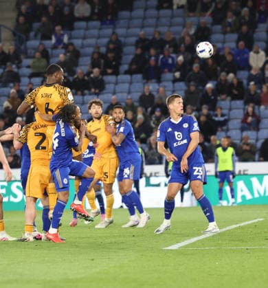 Leicester City v Hull City Sky Bet Championship Semi Ajayi of Hull City heads at goal during the Sky Bet Championship match at the King Power Stadium, Leicester 21 04 2026 UK Newspapers OUT Copyright: xAndyxSumnerx FIL-23317-0245
