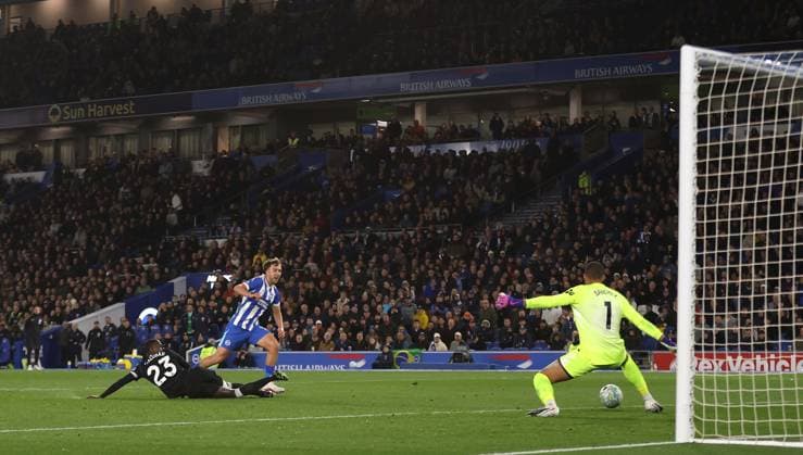 BRIGHTON, ENGLAND, APRIL 21: GOAL 1-0, Jack Hinshelwood of Brighton & Hove Albion scores a goal to put Brighton & Hove Albion 2-0 ahead during the Premier League match between Brighton & Hove Albion FC v Chelsea FC at AMEX Community Stadium, Brighton, England, on April 21. (Photo by Daniel Weir) Copyright: xDanielxWeir SportsxPressxPhotox Sportspressphoto_SPR133995