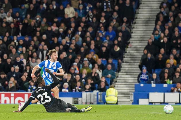 Brighton & Hove Albion v Chelsea, Premier League Brighton & Hove Albion midfielder Jack Hinshelwood (13) scores a GOAL 2-0 during the Brighton & Hove Albion v Chelsea Premier League match at the American Express Stadium, Brighton & Hove, England on 21 April 2026 Credit: Robbie Hoad Every Second Media Editorial use only. All images are copyright Every Second Media Limited. No images may be reproduced without prior permission. All rights reserved. Premier League and Football League images are subject to licensing agreements with Football DataCo Limited. see https: www.football-dataco.com Copyright: xIMAGO EveryxSecondxMediax ESM-1932-0026 RobbiexHoadx xEveryxSecondxMediax