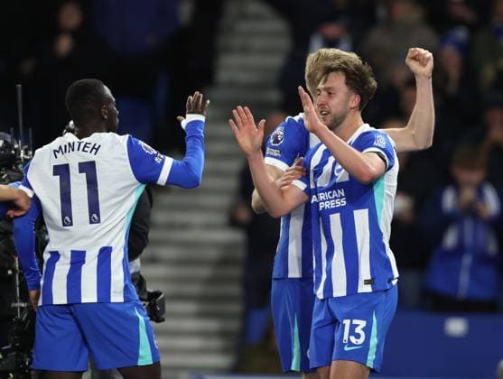 Premier League - Brighton & Hove Albion FC and Chelsea FC BRIGHTON, ENGLAND, APRIL 21: GOAL 1-0, Jack Hinshelwood of Brighton & Hove Albion goal celebration with Jamie Gittens of Chelsea after scoring a goal to put Brighton & Hove Albion 2-0 ahead during the Premier League match between Brighton & Hove Albion FC v Chelsea FC at AMEX Community Stadium, Brighton, England, on April 21. (Photo by Daniel Weir) Brighton AMEX Community Stadium England Copyright: xDanielxWeir SportsxPressxPhotox Sportspressphoto_SPR133999