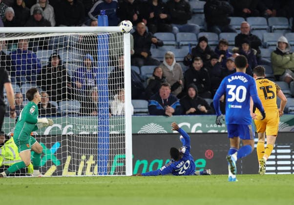 Leicester City v Hull City Sky Bet Championship Patson Daka of Leicester City shoots at goal and hosts the woodwork during the Sky Bet Championship match at the King Power Stadium, Leicester 21 04 2026 UK Newspapers OUT Copyright: xAndyxSumnerx FIL-23317-0269