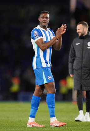 Brighton & Hove Albion v Chelsea, Premier League Brighton & Hove Albion forward Danny Welbeck (18) applauds the fans during the Brighton & Hove Albion v Chelsea Premier League match at the American Express Stadium, Brighton & Hove, England on 21 April 2026 Credit: Robbie Hoad Every Second Media Editorial use only. All images are copyright Every Second Media Limited. No images may be reproduced without prior permission. All rights reserved. Premier League and Football League images are subject to licensing agreements with Football DataCo Limited. see https: www.football-dataco.com Copyright: xIMAGO EveryxSecondxMediax ESM-1932-0033 RobbiexHoadx xEveryxSecondxMediax