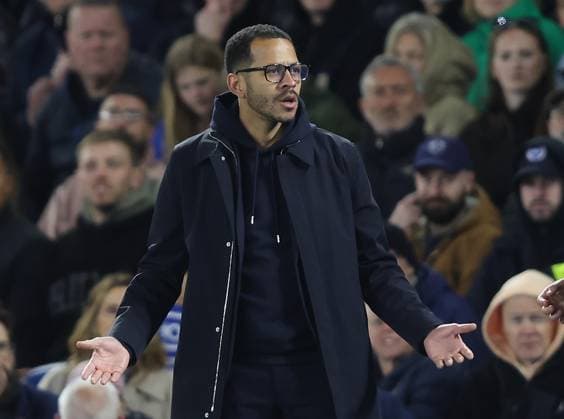 Premier League - Brighton & Hove Albion FC and Chelsea FC BRIGHTON, ENGLAND, APRIL 21: Liam Rosenior Manager of Chelsea looks disappointed & dejected during the Premier League match between Brighton & Hove Albion FC v Chelsea FC at AMEX Community Stadium, Brighton, England, on April 21. (Photo by Daniel Weir) Brighton AMEX Community Stadium England Copyright: xDanielxWeir SportsxPressxPhotox Sportspressphoto_SPR134102