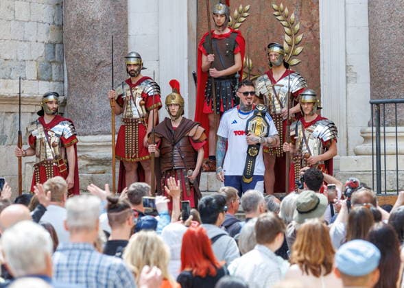 Croatia, Split, 220426. UFC champion Tom Aspinall participated in the salute of Emperor Diocletian at the Peristil. Photo: Jakov Prkic CROPIX Hrvatska Copyright: xxJakovxPrkicx aspinall_peristil11-220426