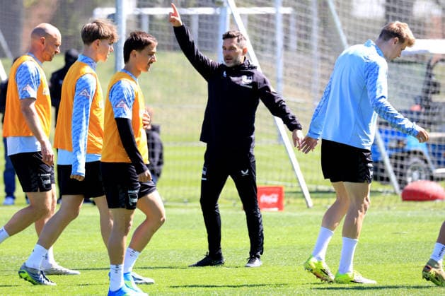 DEU, DFL, 2. FBL Hertha BSC, Training, 22.04.2026, Sportforum, Berlin, DEU, DFL, 2. FBL Hertha BSC, Training, im Bild Cheftrainer Stefan Leitl (Hertha BSC Berlin), Michal Karbownik (Hertha BSC Berlin 33), Toni Leistner (Hertha BSC Berlin 37), Kennet Eichhorn (Hertha BSC Berlin 23), Luca Schuler (Hertha BSC Berlin 18) DFL - regulations prohibit any use of Photographs as image sequences and or quasi-video